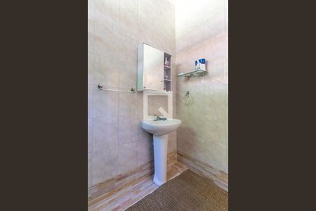 Casa à venda com 350m², 6 quartos e 6 vagas Casa à venda com 350m², 6 quartos e 6 vagasBanheiro Corredor