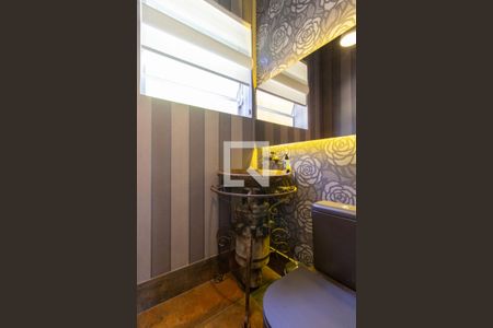 Casa à venda com 350m², 6 quartos e 6 vagas Casa à venda com 350m², 6 quartos e 6 vagasLavabo Sala 1º Andar