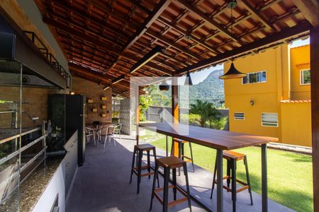 Casa à venda com 350m², 6 quartos e 6 vagas Casa à venda com 350m², 6 quartos e 6 vagasChurrasqueira