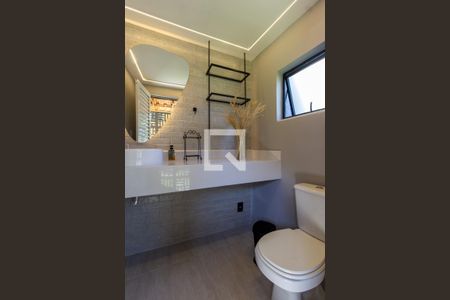 Casa à venda com 350m², 6 quartos e 6 vagas Casa à venda com 350m², 6 quartos e 6 vagasLavabo Churrasqueira e Piscina