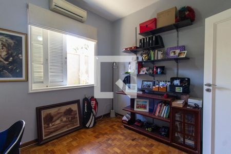 Casa à venda com 350m², 6 quartos e 6 vagas Casa à venda com 350m², 6 quartos e 6 vagasQuarto 1