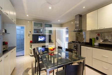 Casa à venda com 350m², 6 quartos e 6 vagas Casa à venda com 350m², 6 quartos e 6 vagasCozinha