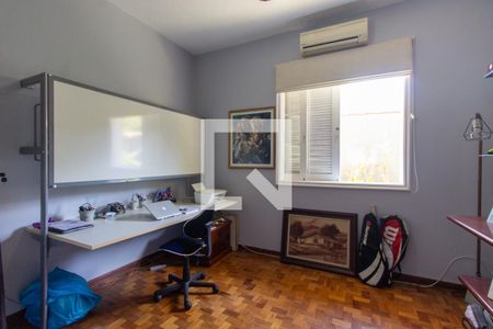 Casa à venda com 350m², 6 quartos e 6 vagas Casa à venda com 350m², 6 quartos e 6 vagasQuarto 1