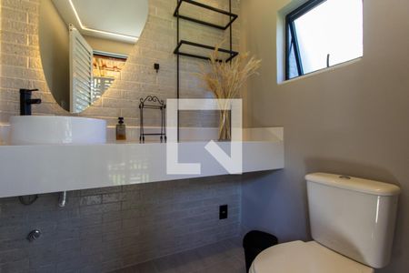 Casa à venda com 350m², 6 quartos e 6 vagas Casa à venda com 350m², 6 quartos e 6 vagasLavabo Churrasqueira e Piscina