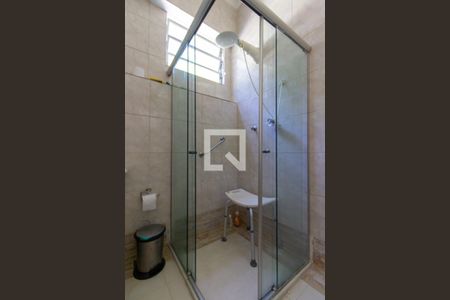 Casa à venda com 350m², 6 quartos e 6 vagas Casa à venda com 350m², 6 quartos e 6 vagasBanheiro Corredor