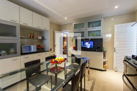 Casa à venda com 350m², 6 quartos e 6 vagas Casa à venda com 350m², 6 quartos e 6 vagasCozinha