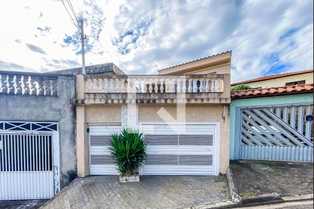 Casa à venda com 175m², 2 quartos e 1 vaga Casa à venda com 175m², 2 quartos e 1 vagaFachada