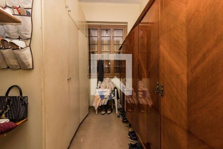 Casa à venda com 150m², 4 quartos e 2 vagas Casa à venda com 150m², 4 quartos e 2 vagasCloset