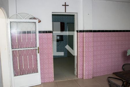 Casa à venda com 340m², 4 quartos e 3 vagas Casa à venda com 340m², 4 quartos e 3 vagasÁrea de Serviço
