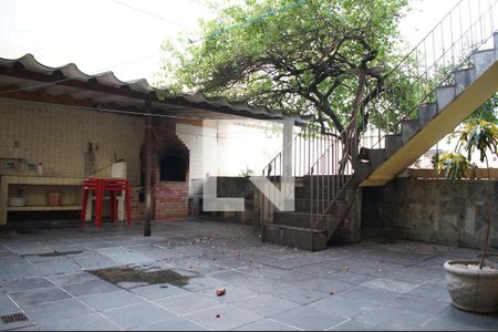 Casa à venda com 340m², 4 quartos e 3 vagasChurrasqueira