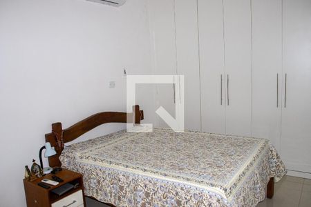Casa à venda com 340m², 4 quartos e 3 vagas Casa à venda com 340m², 4 quartos e 3 vagasQuarto 1