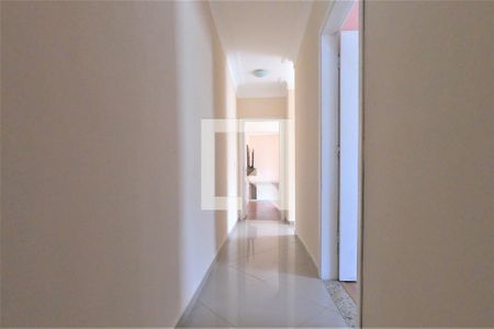 Casa à venda com 180m², 3 quartos e 4 vagasCorredor