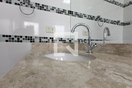 Casa à venda com 180m², 3 quartos e 4 vagasBanheiro Suíte 2