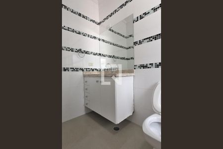 Casa à venda com 180m², 3 quartos e 4 vagasBanheiro Suíte 2