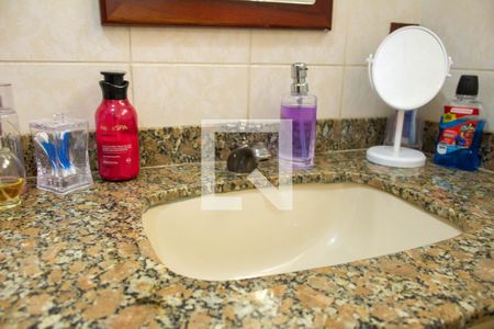 Casa à venda com 179m², 3 quartos e 2 vagas Casa à venda com 179m², 3 quartos e 2 vagasBanheiro Social