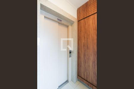 Apartamento à venda com 250m², 3 quartos e 3 vagas Apartamento à venda com 250m², 3 quartos e 3 vagasHALL - ELEVADOR