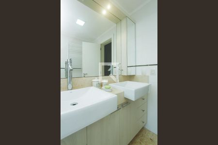 Apartamento à venda com 250m², 3 quartos e 3 vagas Apartamento à venda com 250m², 3 quartos e 3 vagasBANHEIRO SUITE 3