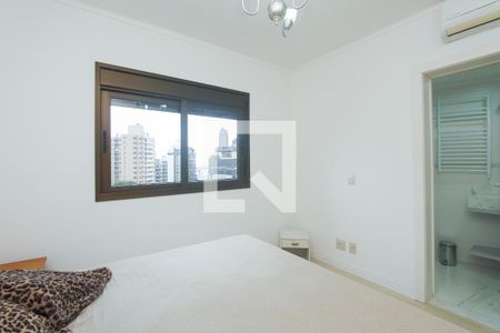 Apartamento à venda com 250m², 3 quartos e 3 vagas Apartamento à venda com 250m², 3 quartos e 3 vagasSUITE 2