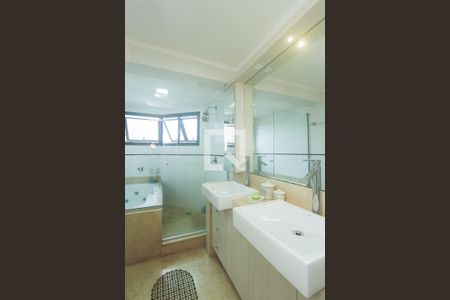 Apartamento à venda com 250m², 3 quartos e 3 vagas Apartamento à venda com 250m², 3 quartos e 3 vagasBANHEIRO SUITE 3