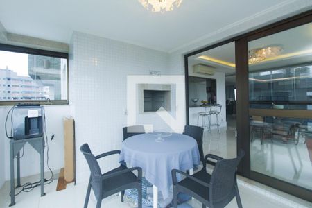 Apartamento à venda com 250m², 3 quartos e 3 vagas Apartamento à venda com 250m², 3 quartos e 3 vagasVARANDA GOURMET