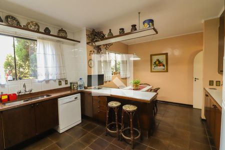 Casa à venda com 460m², 4 quartos e 6 vagas Casa à venda com 460m², 4 quartos e 6 vagasCozinha