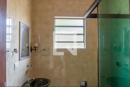 Casa à venda com 230m², 5 quartos e 2 vagas Casa à venda com 230m², 5 quartos e 2 vagasBanheiro