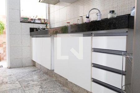 Casa à venda com 224m², 4 quartos e 4 vagas Casa à venda com 224m², 4 quartos e 4 vagasCozinha - Armários