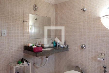 Casa à venda com 224m², 4 quartos e 4 vagas Casa à venda com 224m², 4 quartos e 4 vagasBanheiro da Suíte