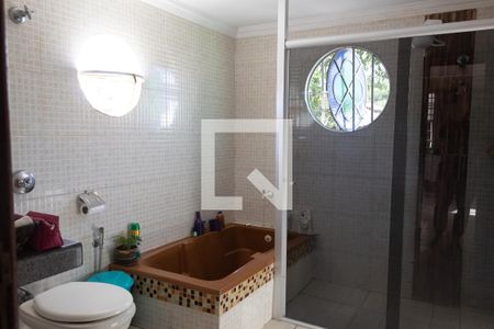 Casa à venda com 224m², 4 quartos e 4 vagas Casa à venda com 224m², 4 quartos e 4 vagasBanheiro da Suíte