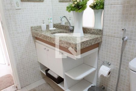Casa à venda com 224m², 4 quartos e 4 vagas Casa à venda com 224m², 4 quartos e 4 vagasBanheiro