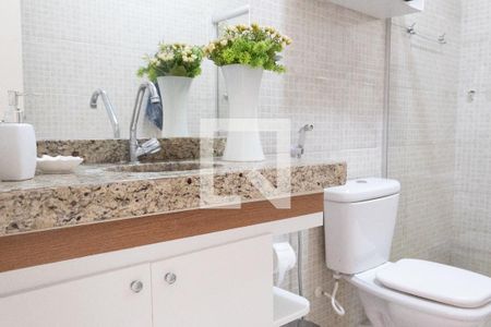 Casa à venda com 224m², 4 quartos e 4 vagas Casa à venda com 224m², 4 quartos e 4 vagasBanheiro