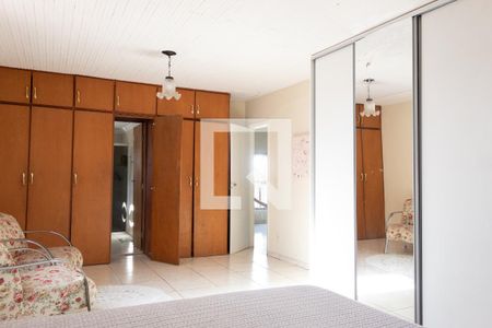 Casa à venda com 224m², 4 quartos e 4 vagas Casa à venda com 224m², 4 quartos e 4 vagasSuíte