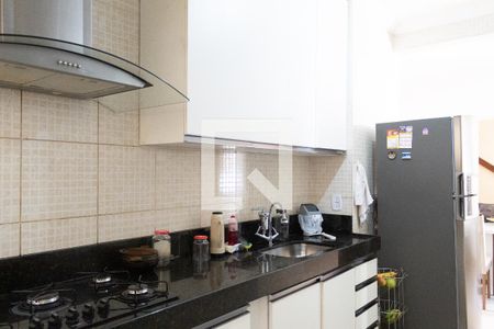 Casa à venda com 224m², 4 quartos e 4 vagas Casa à venda com 224m², 4 quartos e 4 vagasCozinha