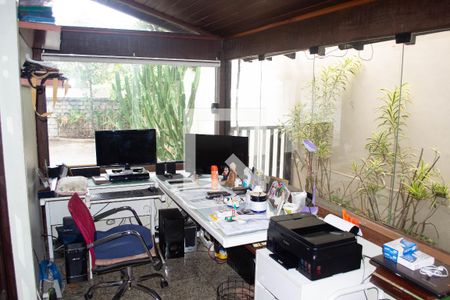 Casa à venda com 327m², 4 quartos e 3 vagas Casa à venda com 327m², 4 quartos e 3 vagasEscritório