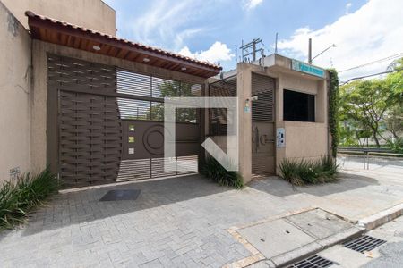 Casa de condomínio à venda com 214m², 3 quartos e 2 vagas Casa de condomínio à venda com 214m², 3 quartos e 2 vagasFachada
