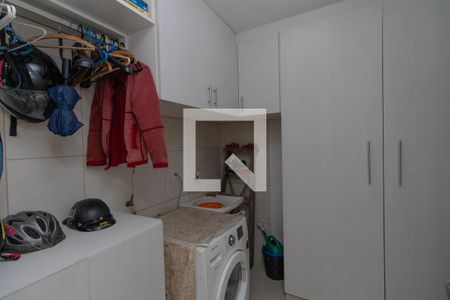 Casa de condomínio à venda com 214m², 3 quartos e 2 vagas Casa de condomínio à venda com 214m², 3 quartos e 2 vagasÁrea de Serviço