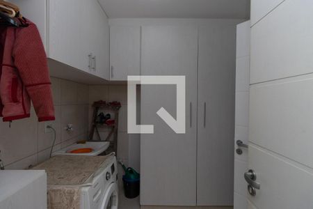 Casa de condomínio à venda com 214m², 3 quartos e 2 vagas Casa de condomínio à venda com 214m², 3 quartos e 2 vagasÁrea de Serviço