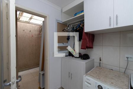 Casa de condomínio à venda com 214m², 3 quartos e 2 vagas Casa de condomínio à venda com 214m², 3 quartos e 2 vagasÁrea de Serviço