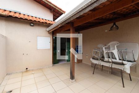 Casa de condomínio à venda com 214m², 3 quartos e 2 vagas Casa de condomínio à venda com 214m², 3 quartos e 2 vagasSobrado