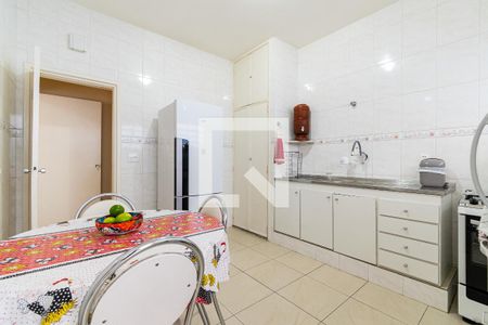 Casa à venda com 194m², 4 quartos e 1 vaga Casa à venda com 194m², 4 quartos e 1 vagaCozinha