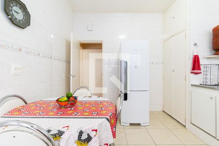 Casa à venda com 194m², 4 quartos e 1 vaga Casa à venda com 194m², 4 quartos e 1 vagaCozinha