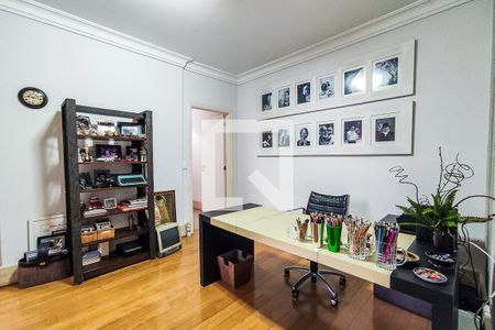 Apartamento à venda com 250m², 3 quartos e 4 vagasEscritório / Saleta