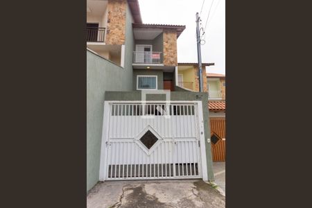 Casa à venda com 136m², 3 quartos e 3 vagas Casa à venda com 136m², 3 quartos e 3 vagasFachada