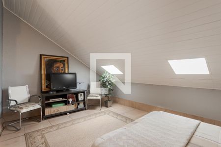 Casa de condomínio à venda com 240m², 4 quartos e 2 vagas Casa de condomínio à venda com 240m², 4 quartos e 2 vagasSuíte 2