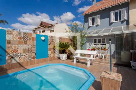 Casa de condomínio à venda com 240m², 4 quartos e 2 vagas Casa de condomínio à venda com 240m², 4 quartos e 2 vagasÁrea Externa