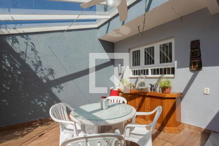 Casa de condomínio à venda com 240m², 4 quartos e 2 vagas Casa de condomínio à venda com 240m², 4 quartos e 2 vagasÁrea Externa