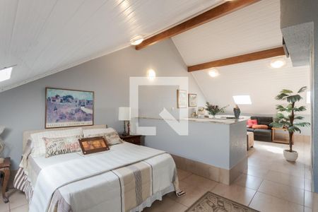 Casa de condomínio à venda com 240m², 4 quartos e 2 vagas Casa de condomínio à venda com 240m², 4 quartos e 2 vagasSuíte 2