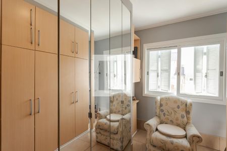 Casa de condomínio à venda com 240m², 4 quartos e 2 vagas Casa de condomínio à venda com 240m², 4 quartos e 2 vagasQuarto 2