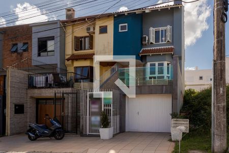Casa de condomínio à venda com 240m², 4 quartos e 2 vagas