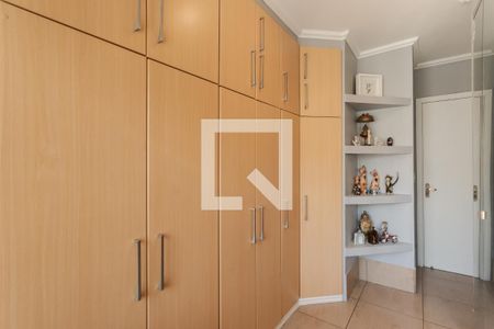 Casa de condomínio à venda com 240m², 4 quartos e 2 vagas Casa de condomínio à venda com 240m², 4 quartos e 2 vagasQuarto 2